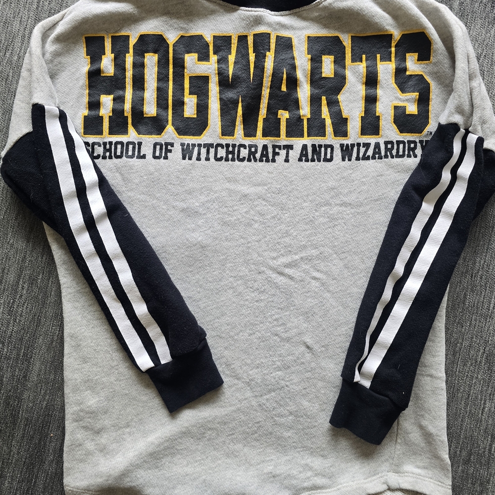 Hogwarts Grey & Black Adult Long-Sleeve Top